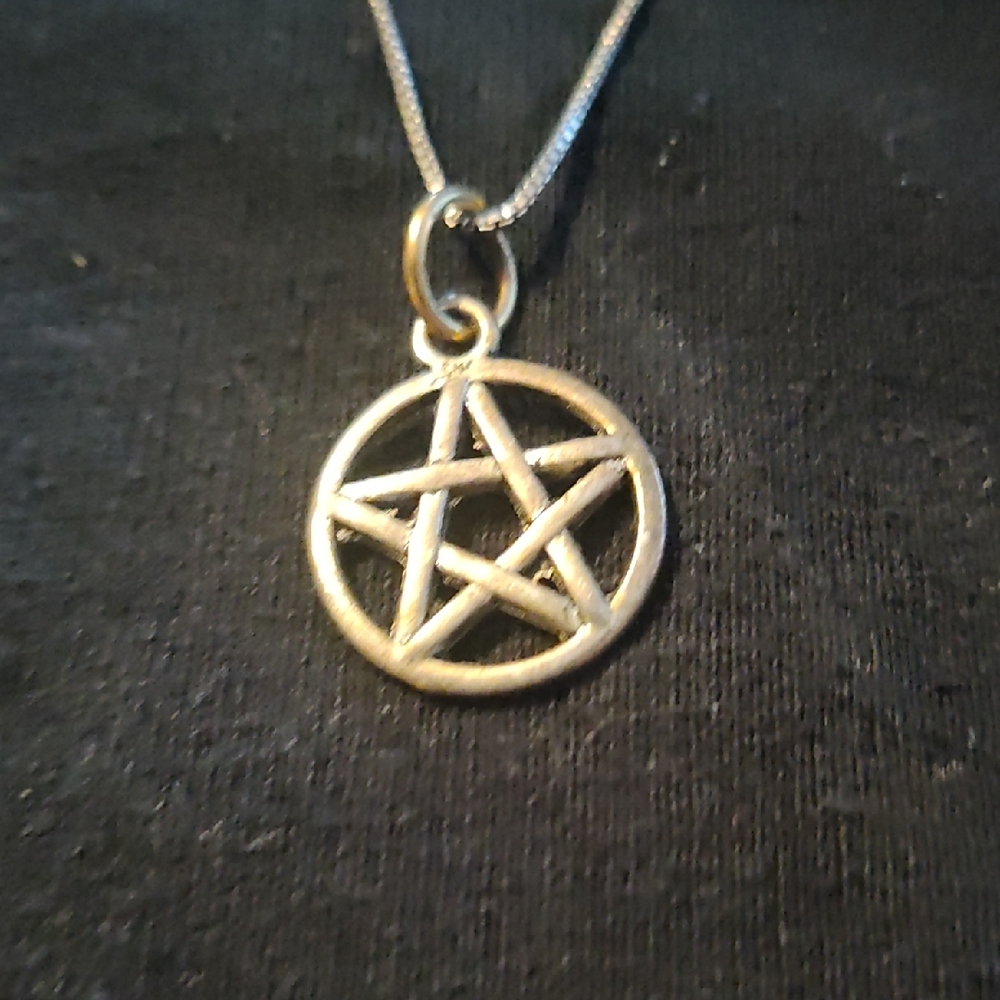 Sterling silver Pentacle On 18" Sterling Silver Box Chain